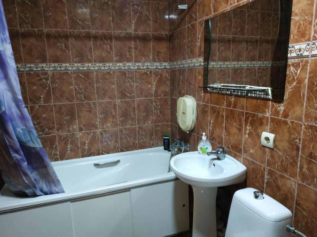 קייב Nice Apartment Near Gulliver מראה חיצוני תמונה